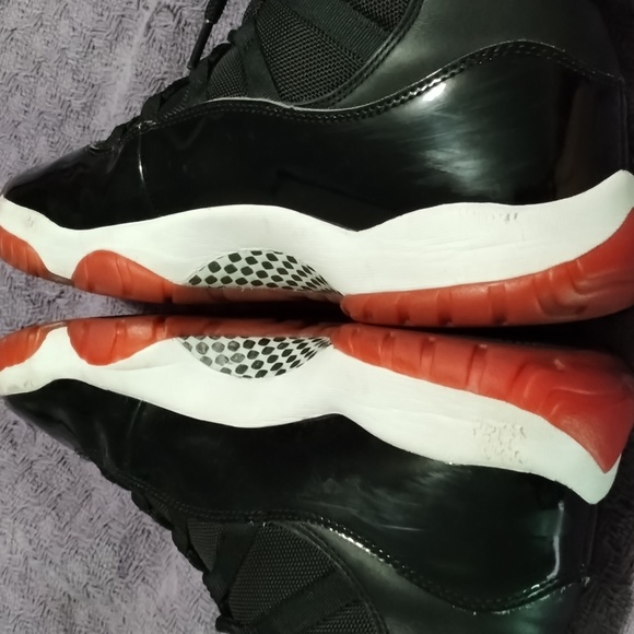 Air Jordan bred 11s size 10.5 - Picture 7 of 9